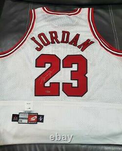Michael Jordan Signed (Silver) White Bulls Nike Pro Cut 97-98 Rare UDA MINT
